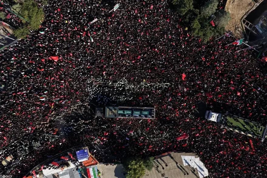 İran'da Hamaney İçin Duygu Dolu Veda Töreni Gerçekleşti — görsel 11