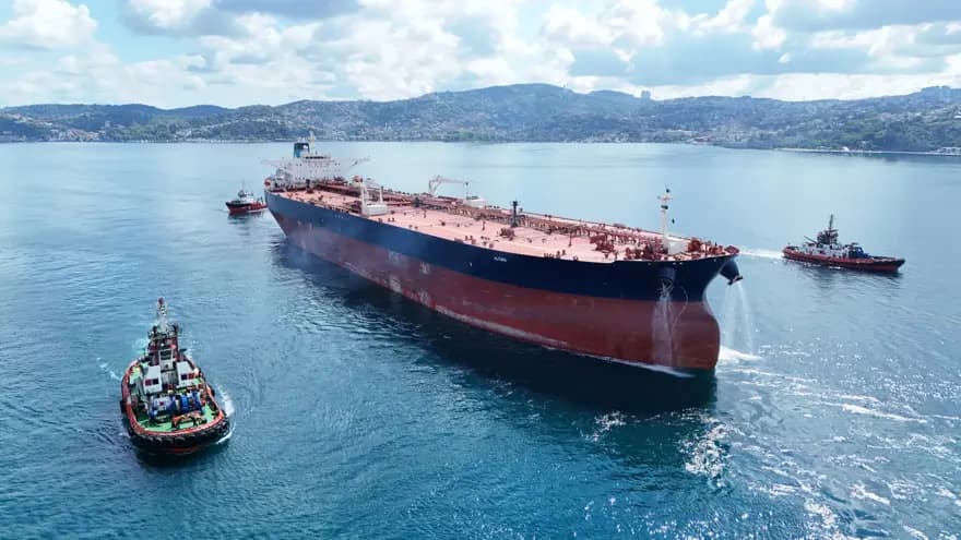 İstanbul Boğazı'ndan Geçen Petrol Tankeri Dört Ay Sonra Hareketlendi — görsel 2