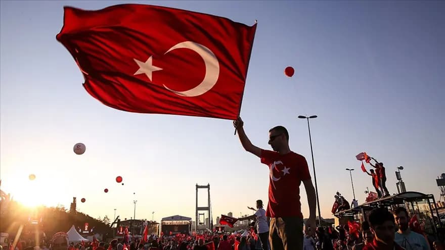15 Temmuz Resmi Tatil mi? Kamu Daireleri Açık mı? Detaylar Burada!