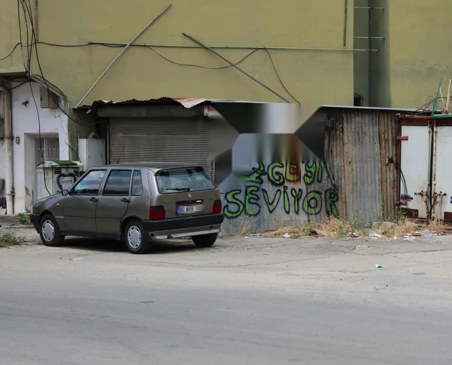 Adana'da Aşk Hikayesi Sokakları Sardı: Ömer ve Özge Kim? — görsel 4