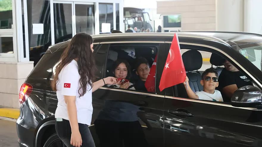Edirne Sınır Kapısı'nda Gurbetçilerin Sevinç Dolu Anları — görsel 4
