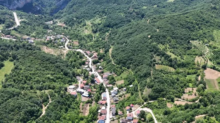 Türkiye'nin En Uzun Mahallesi: Hilmiye ve Müzeyyen Senar'ın Hikayesi — görsel 2