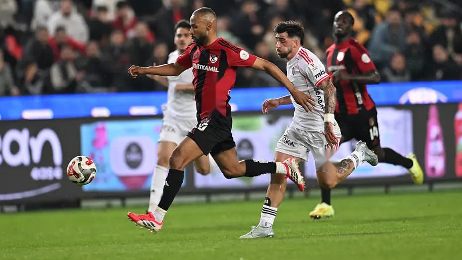 Süper Lig'de Ayrılıklar: Galatasaray, Fenerbahçe ve Beşiktaş'tan Veda — görsel 16