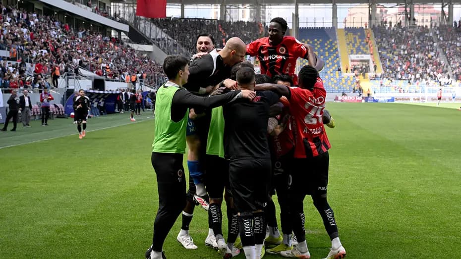 Süper Lig'de Ayrılıklar: Galatasaray, Fenerbahçe ve Beşiktaş'tan Veda — görsel 18