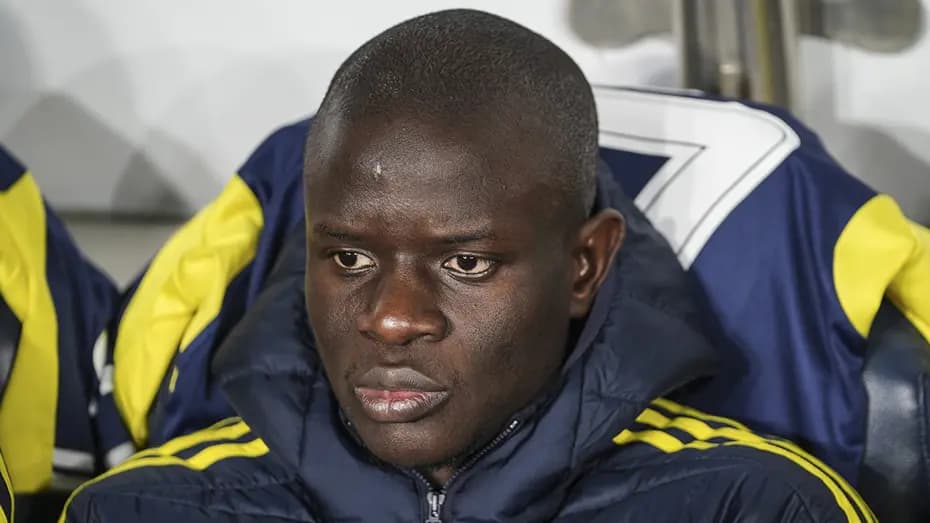 Fenerbahçe'de Yabancı Futbolcu Temizliği: 9 İsimle Yollar Ayrılıyor — görsel 8