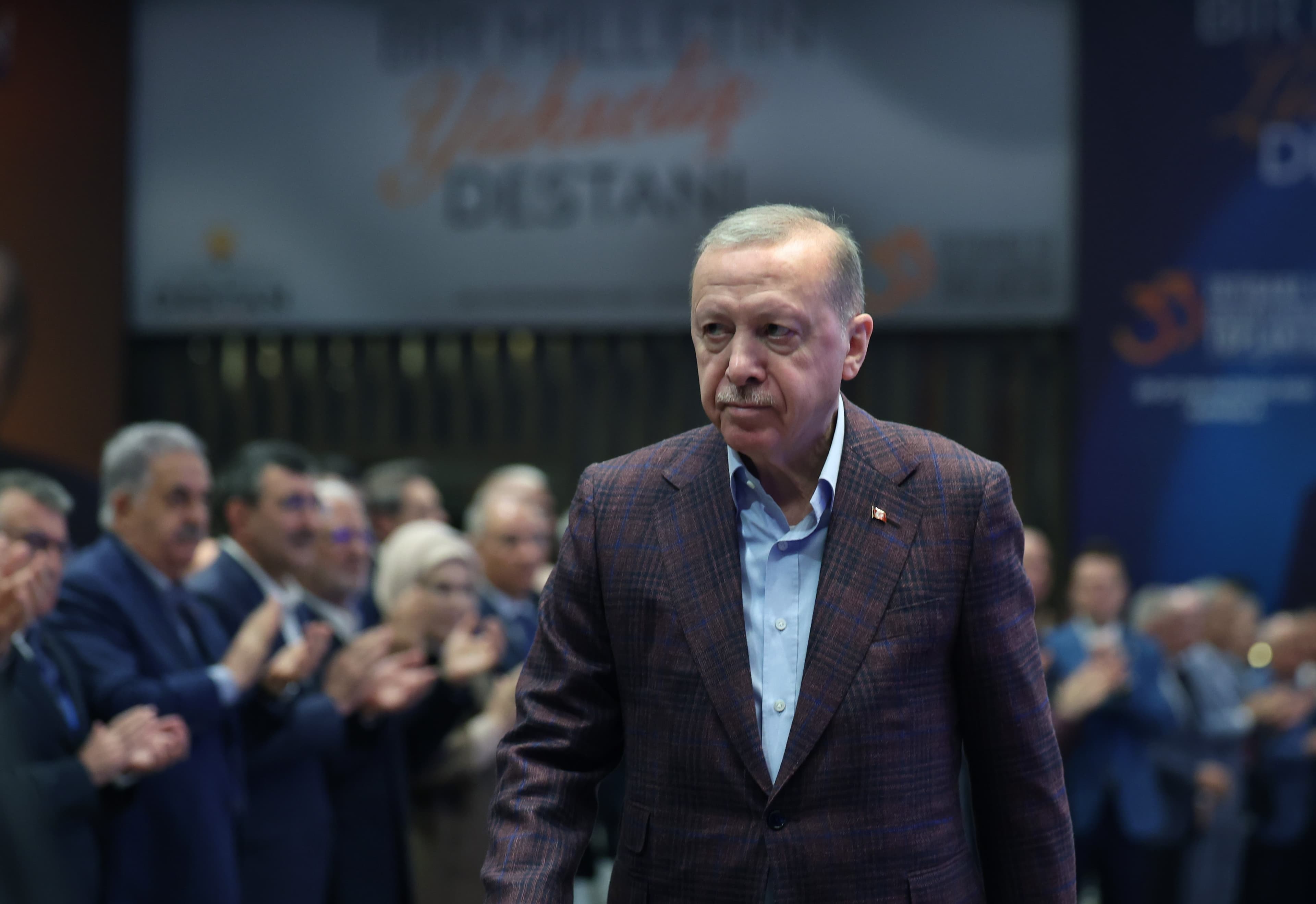 AKP'deki Kriz: Milletvekilleri Erdoğan'a Ulaşamadıklarından Şikayetçi
