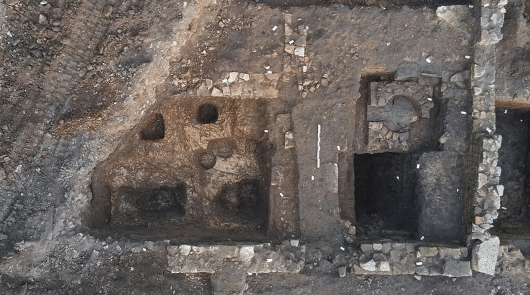 Fransa'da Kazıda 40 Bin Sikke Bulundu: Tarihi Hazine Keşfi — görsel 3
