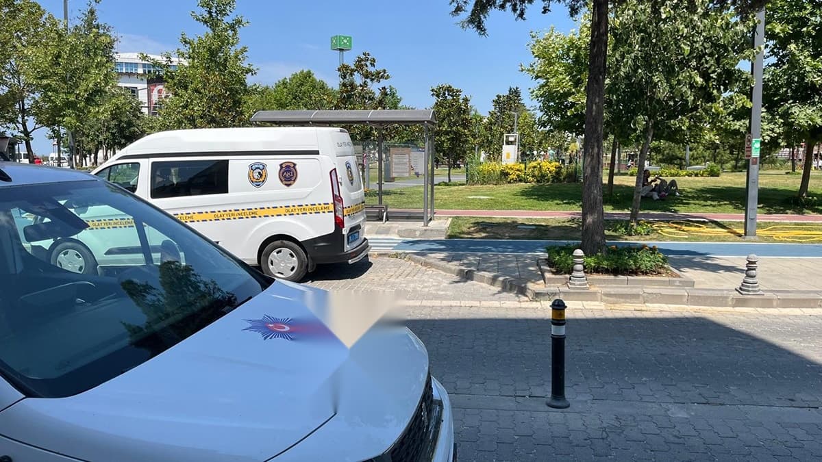 Boşanma Sürecindeki Eşini Parkta Bıçaklayan Adam Kaçtı — görsel 2