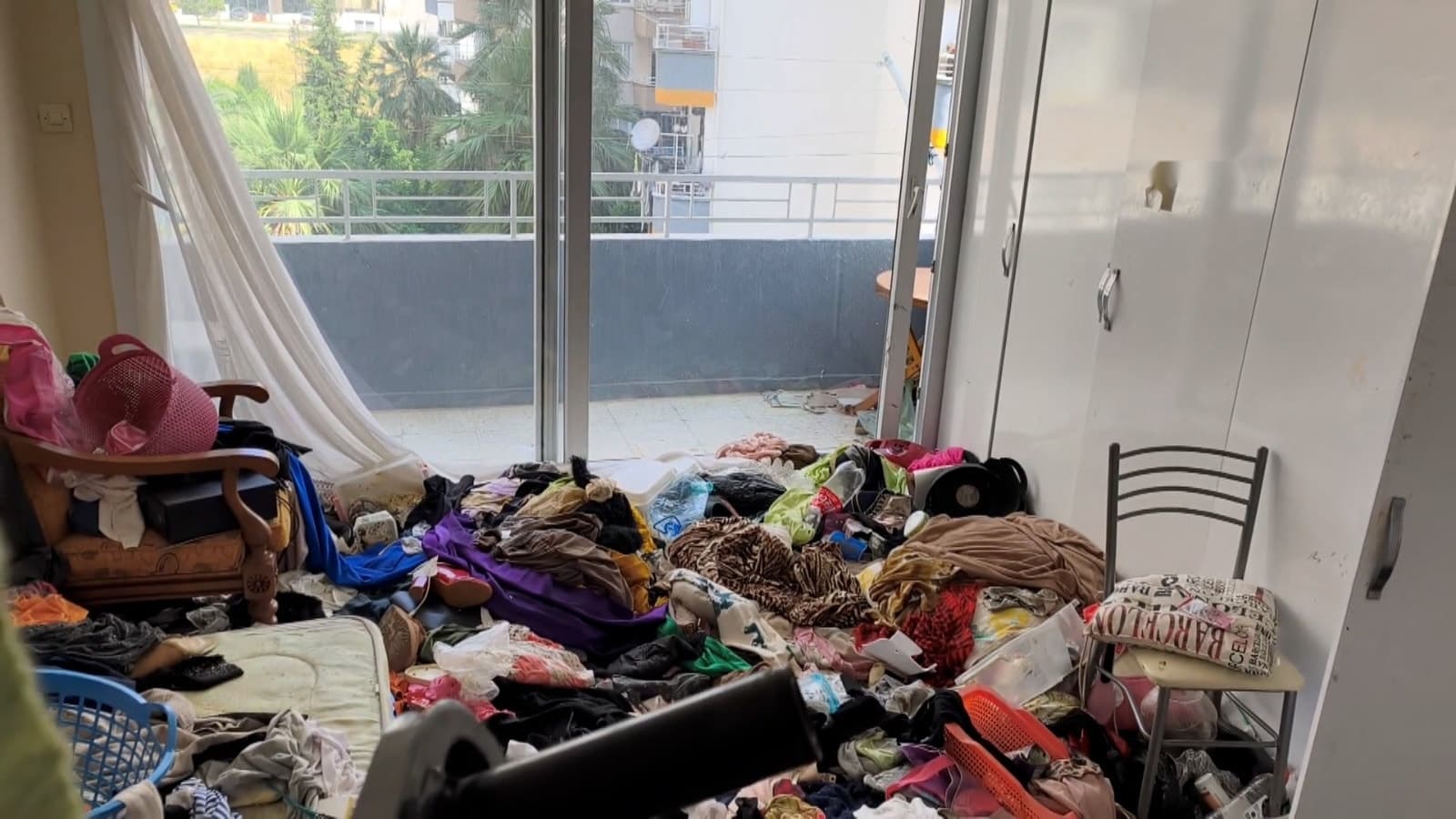 Mersin'de Kötü Kokuya Sebep Olan 5 Kamyon Çöp Çıkarıldı