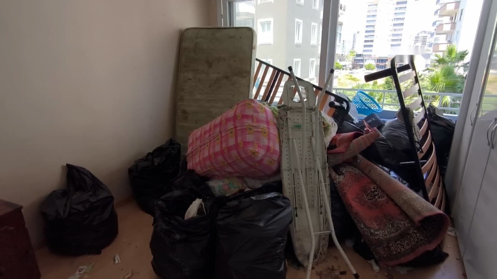Mersin'de Kötü Kokuya Sebep Olan 5 Kamyon Çöp Çıkarıldı — görsel 4