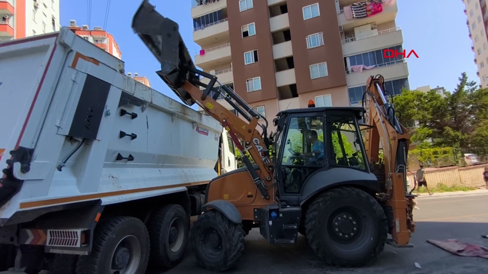 Mersin'de Kötü Kokuya Sebep Olan 5 Kamyon Çöp Çıkarıldı — görsel 5