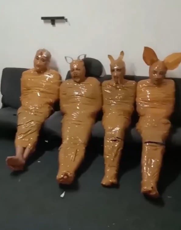 Hırsızları Koli Bandıyla Teletabiye Dönüştürdüler