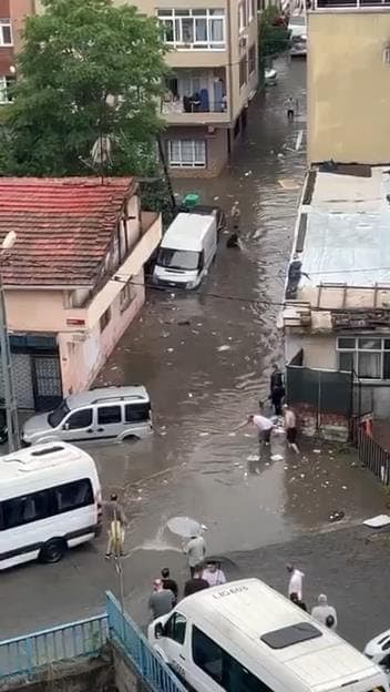 İstanbul'da Sağanak Yağış Etkili, Valilikten Uyarılar Geldi — görsel 2