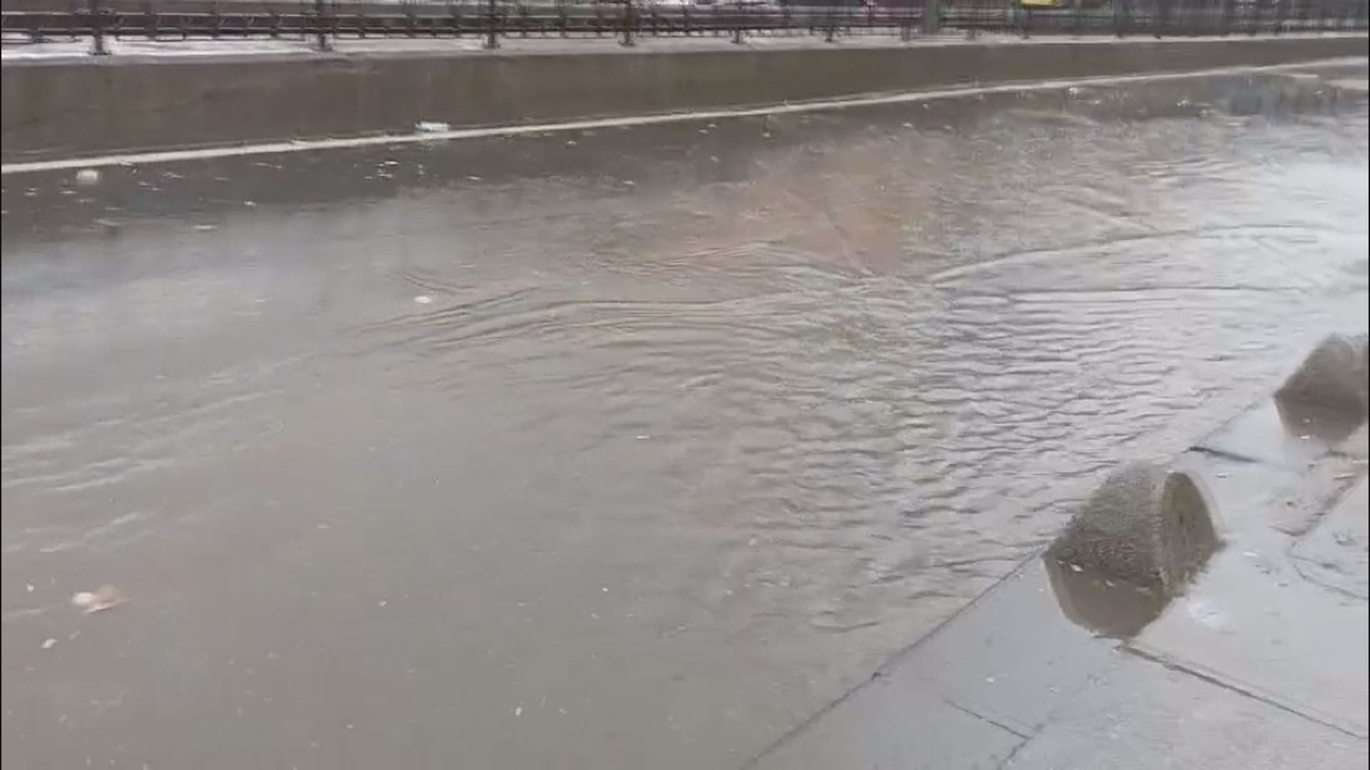 İstanbul'da Sağanak Yağış Etkili, Valilikten Uyarılar Geldi — görsel 3