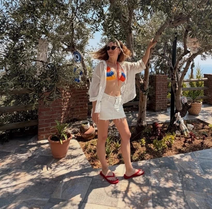 Evrim Alasya'nın Bikinili Tatil Pozlarına Sosyal Medyada İlgi — görsel 2