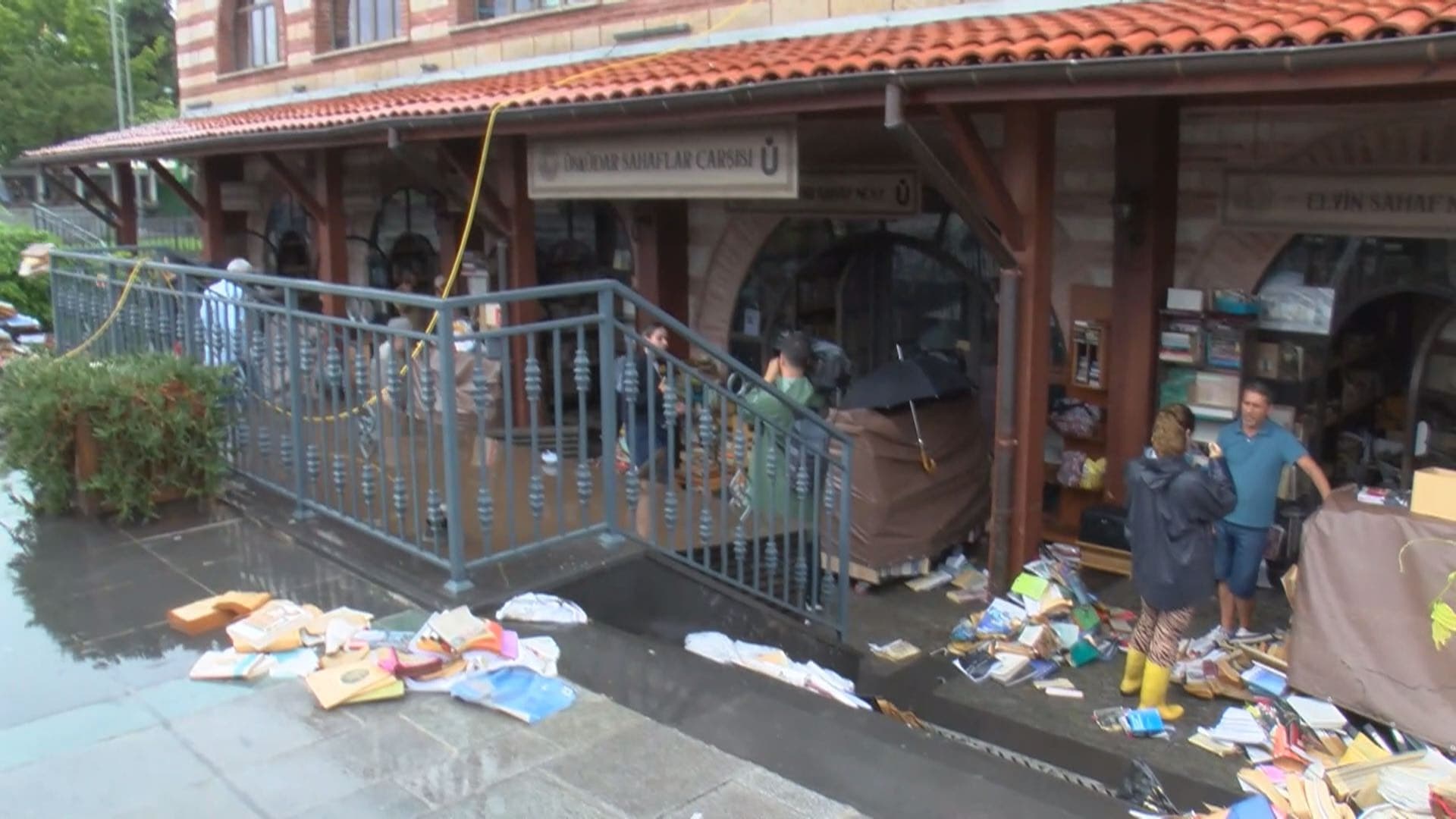 İstanbul'da Şiddetli Yağışlar Hayatı Olumsuz Etkiledi