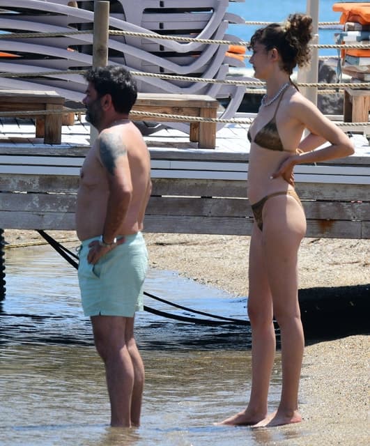 Bülent Şakrak ve Sevgilisi Duygu Arabacıoğlu'ndan Aşk Dolu Poz — görsel 4