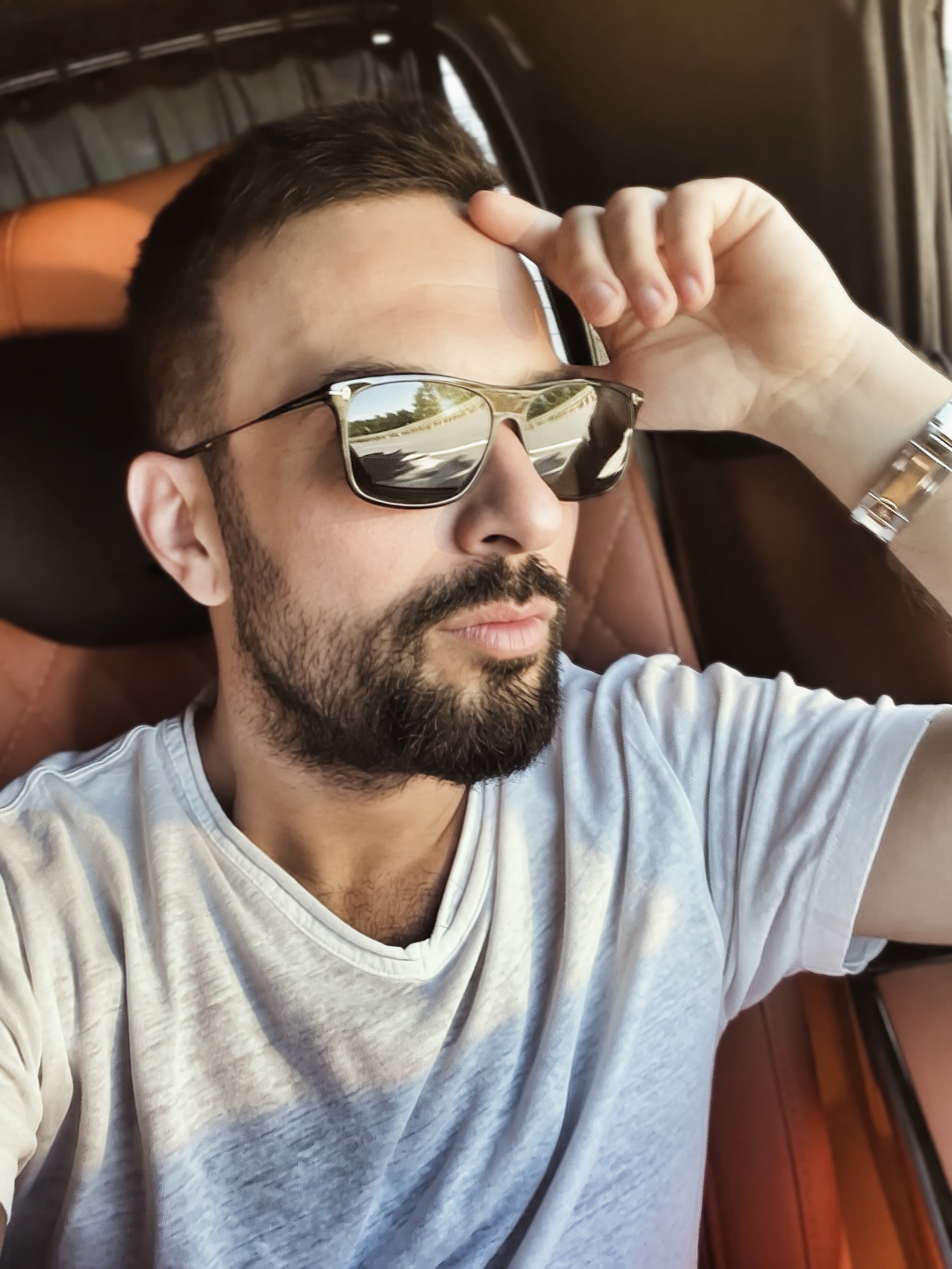 Tarkan'ın Yeni İmajı: Kısa Saçlarıyla Sosyal Medyayı Salladı