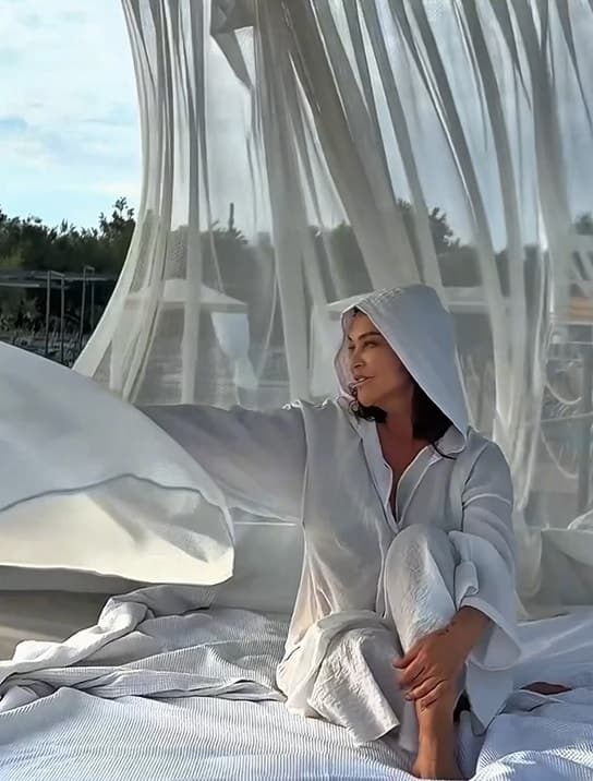 Hülya Avşar, Yeni Şarkısı 'Kral Olsan' ile Gündem Oldu — görsel 2