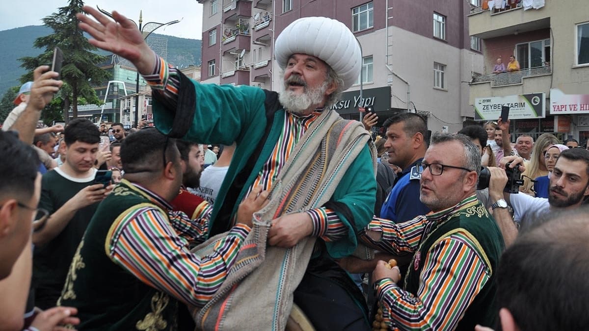AKP'li Vekil, Nasreddin Hoca Etkinliğini Siyasi Sözler Nedeniyle Terk Etti