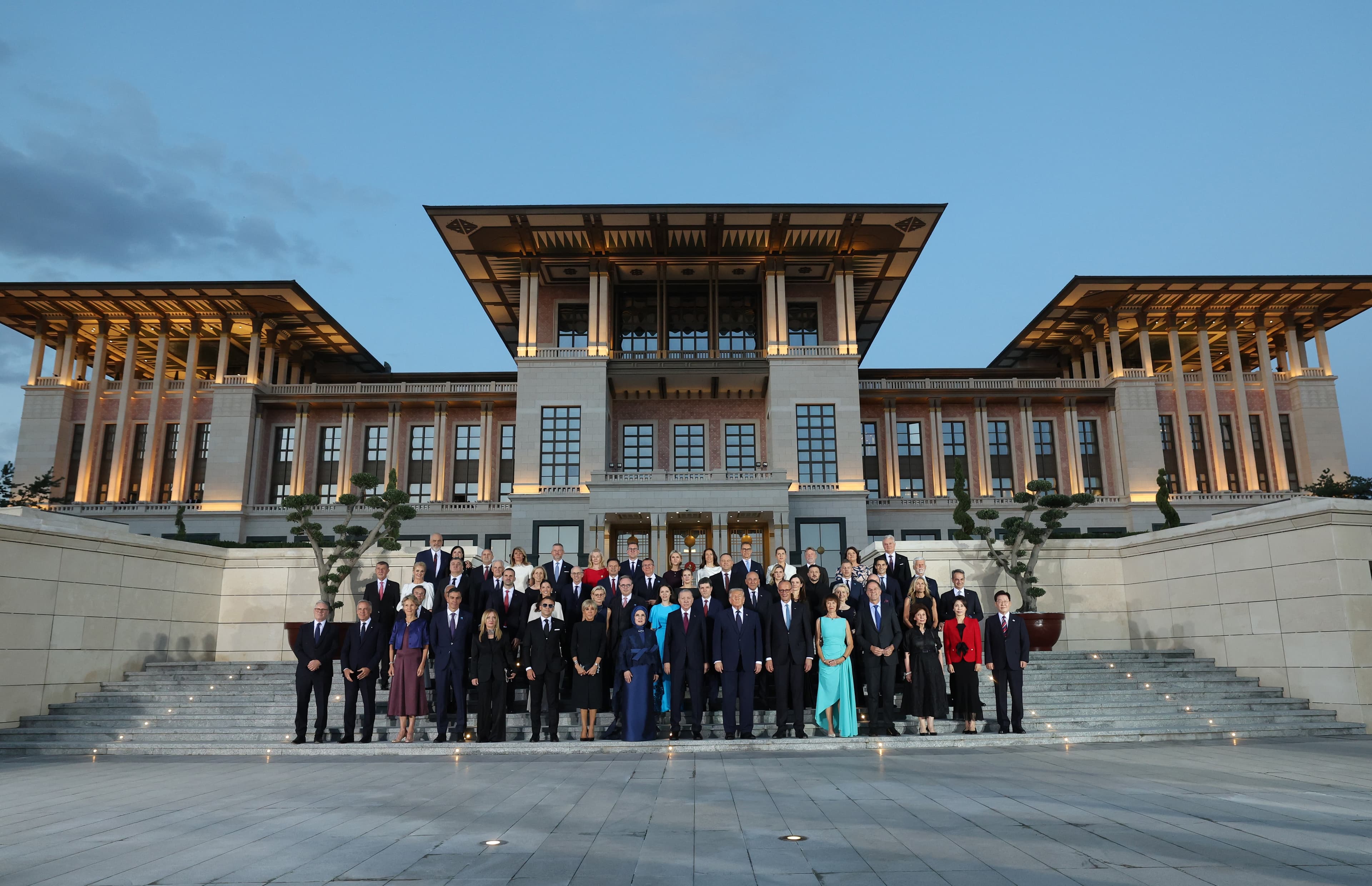 NATO Zirvesi'nde Beştepe'de Resepsiyon ve Aile Fotoğrafı — görsel 3
