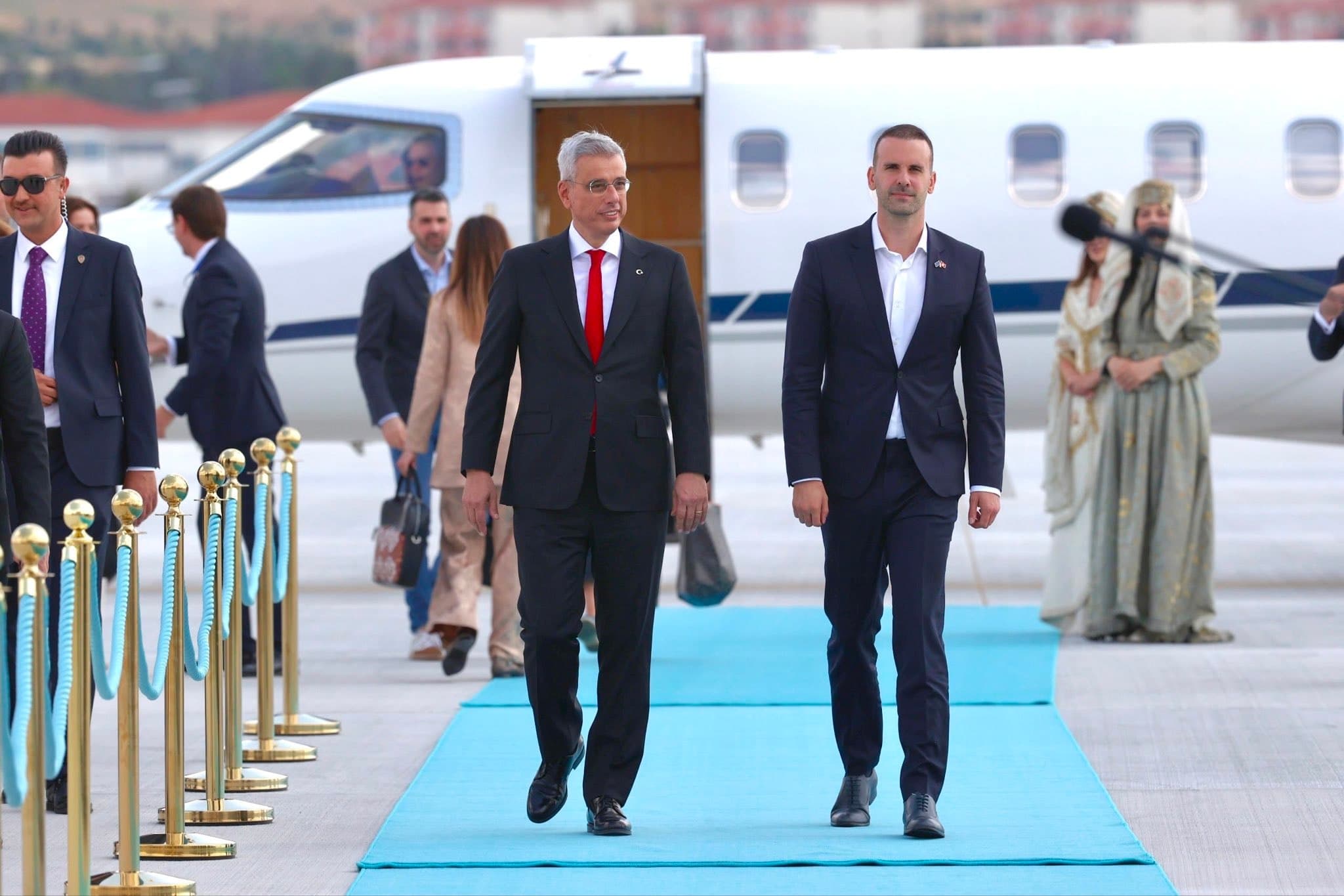 İngiltere ve Karadağ Başbakanları Türkiye'de Zirveye Katılıyor