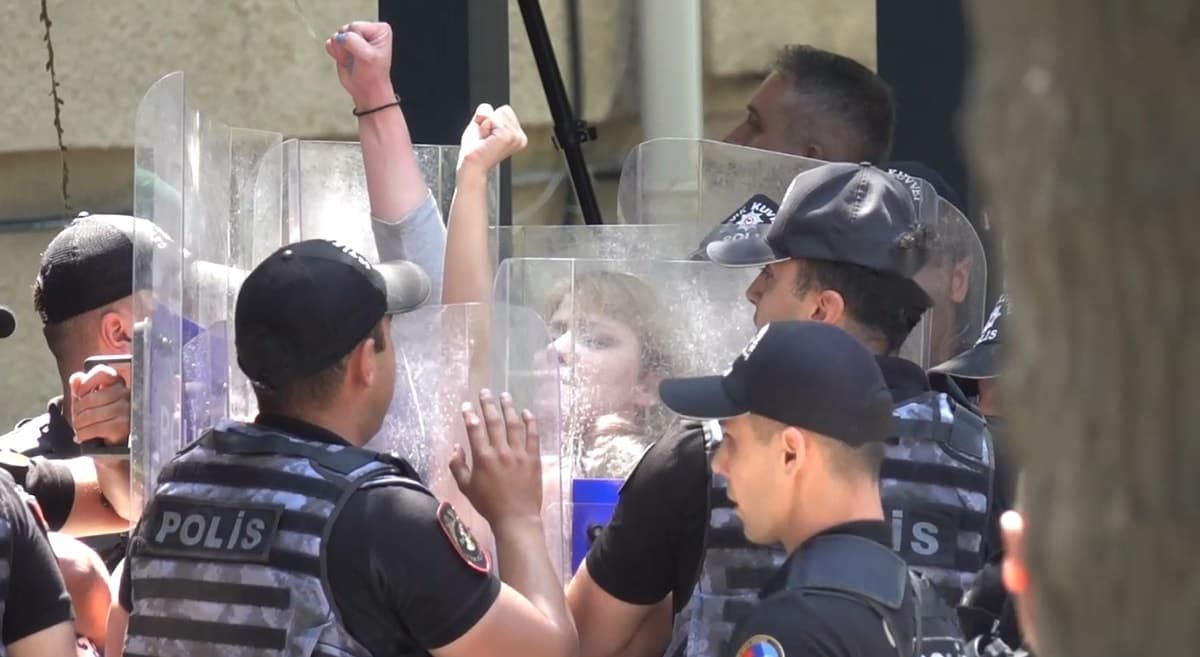 Ankara'da NATO Zirvesi Protestosuna Sert Polis Müdahalesi