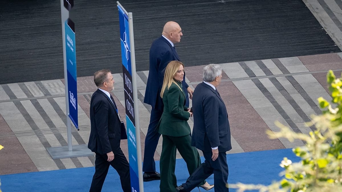 Trump ve Meloni Arasındaki Gerilim NATO Zirvesi'nde Gözler Önünde — görsel 3