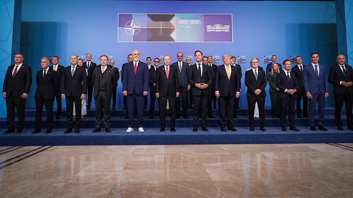 Meloni ve Trump Arasındaki Gerilim NATO Zirvesi'nde Gözler Önünde — görsel 6