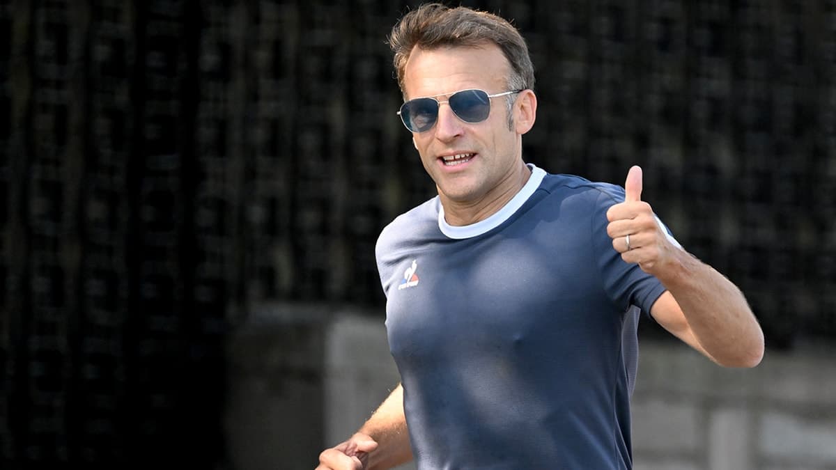 Macron'un Mavi Gözlüklerinin Sırrı: Siyasi İmaj mı Sağlık mı? — görsel 2