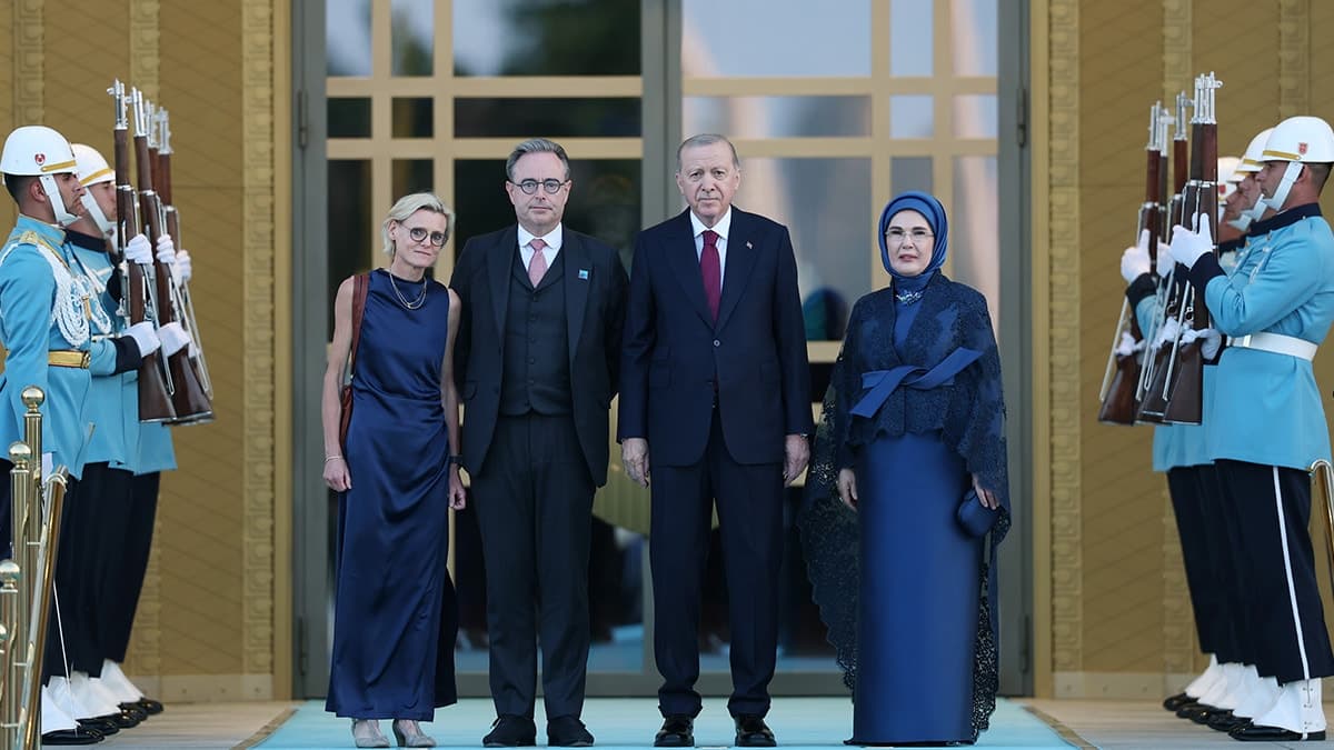 NATO Zirvesi Hediyeleri: Belçika'da Silah Krizi Patlak Verdi — görsel 2