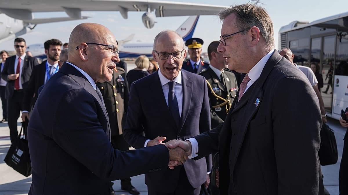 NATO Zirvesi Hediyeleri: Belçika'da Silah Krizi Patlak Verdi — görsel 3
