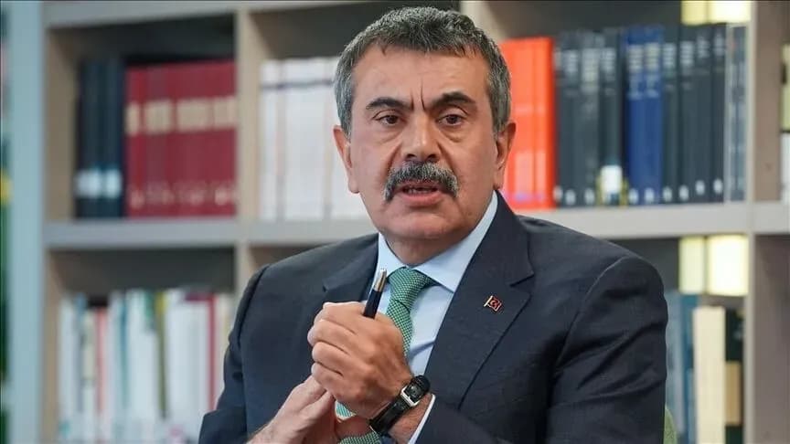 Bakan Tekin'den Ders Kitaplarına Tartışmalı Değişiklikler