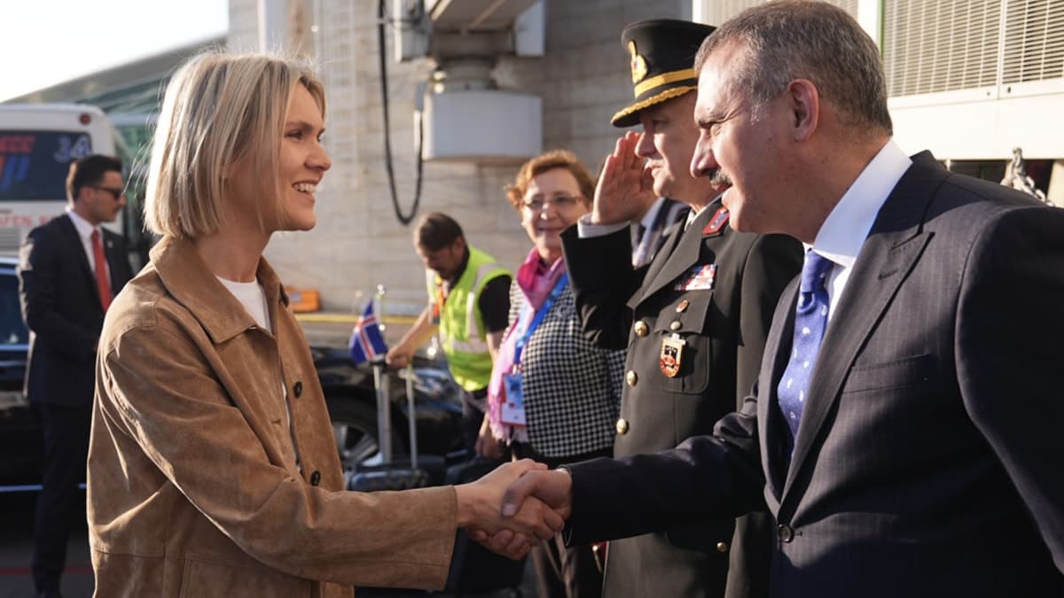 NATO Zirvesi'nde İzlanda Başbakanı Frostadottir'in Yükselişi — görsel 4