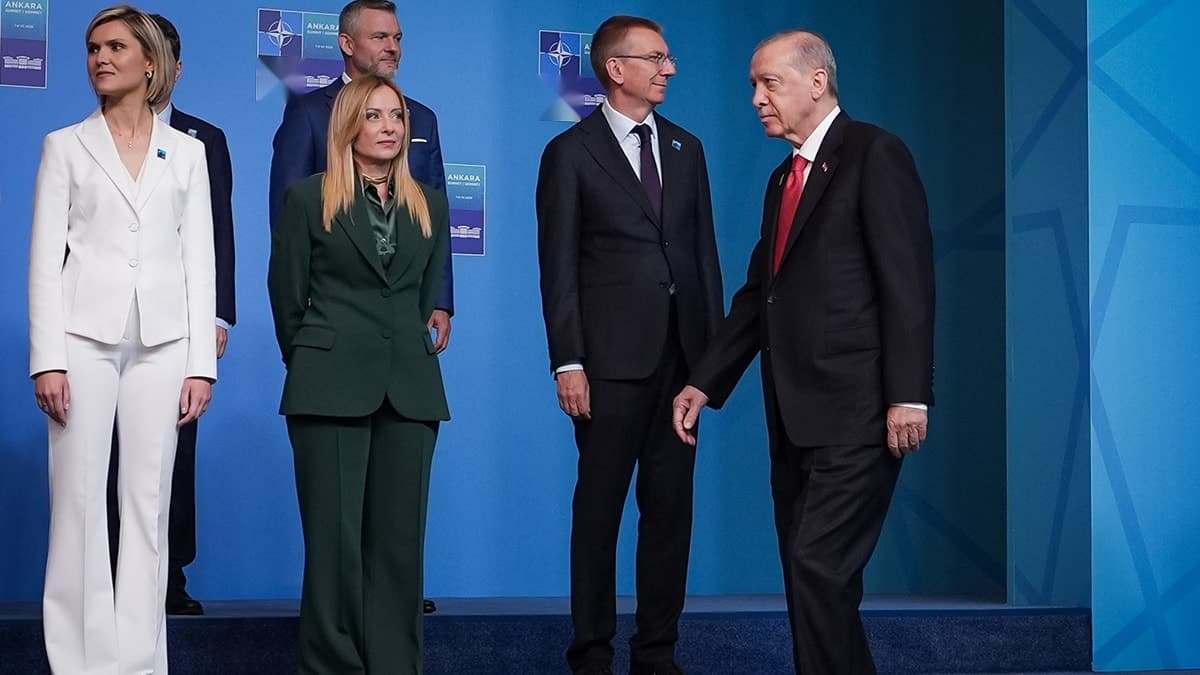 NATO Zirvesi'nde İzlanda Başbakanı Frostadottir'in Yükselişi — görsel 6