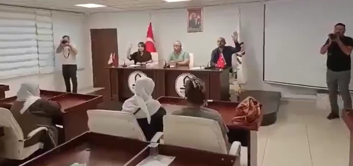 Kızıltepe Belediye Başkanı İpek'e İstifa Baskısı ve Yumurtalı Protesto — görsel 3
