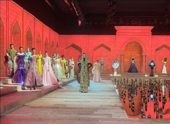 First Lady'lere Özgür Masur Defilesi: Ajda Pekkan Sürprizi