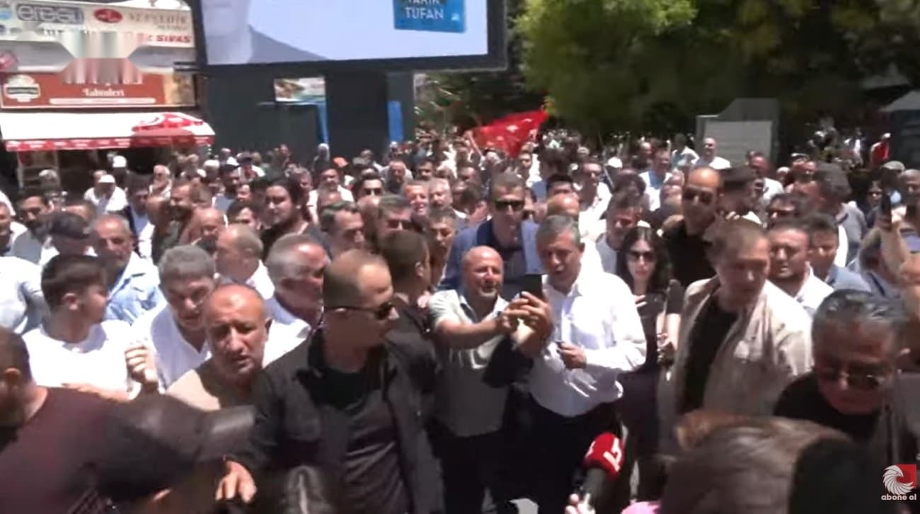 Özgür Özel'in Niğde Ziyareti: AKP'ye Karşı Coşkulu Karşılaşma — görsel 3